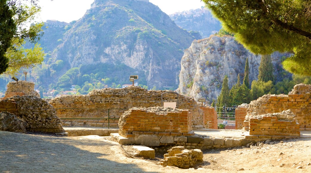 Anfiteatro Greek Theatre que incluye una ruina