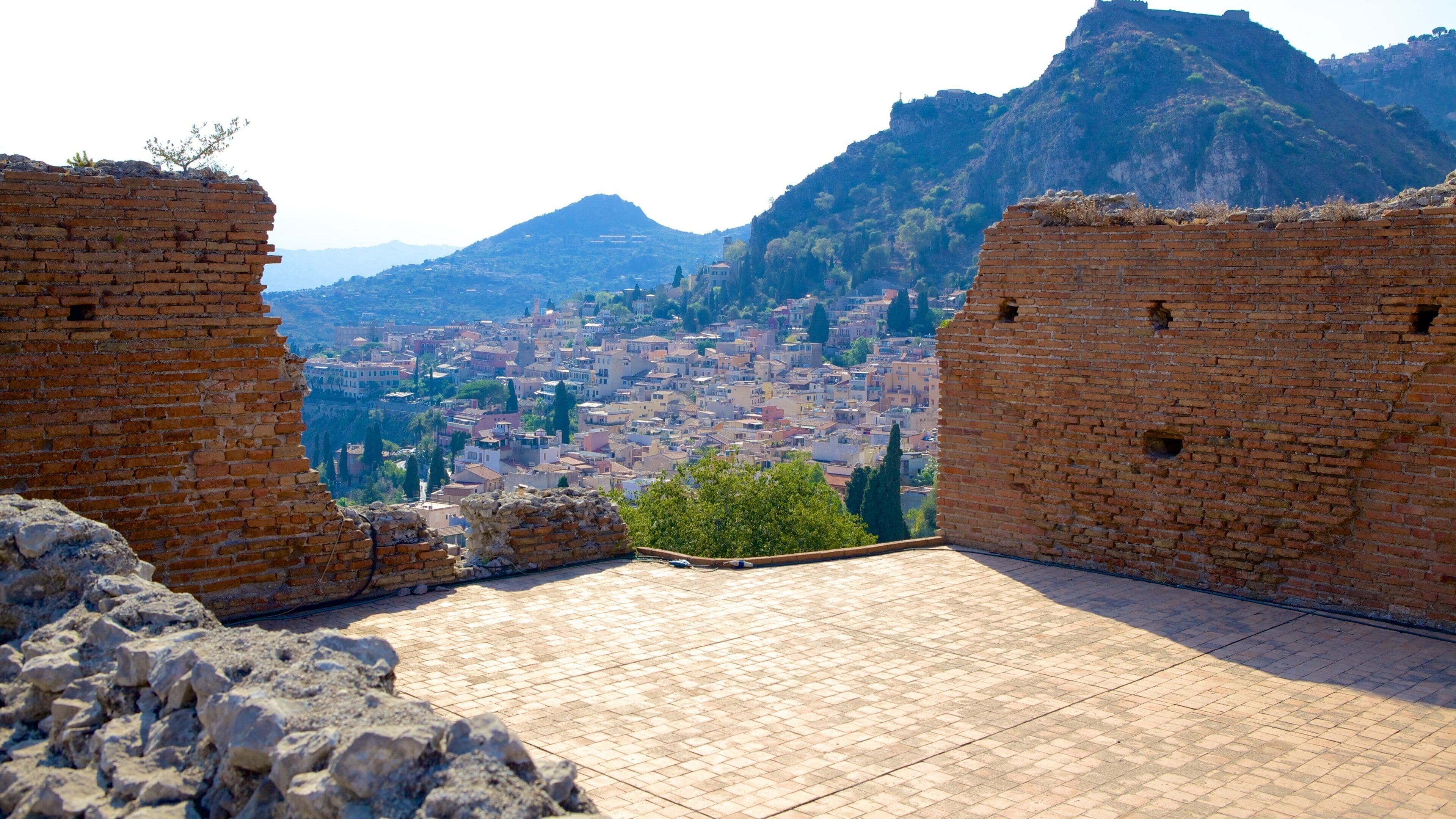 Det Græske Teater som viser bygningsruiner