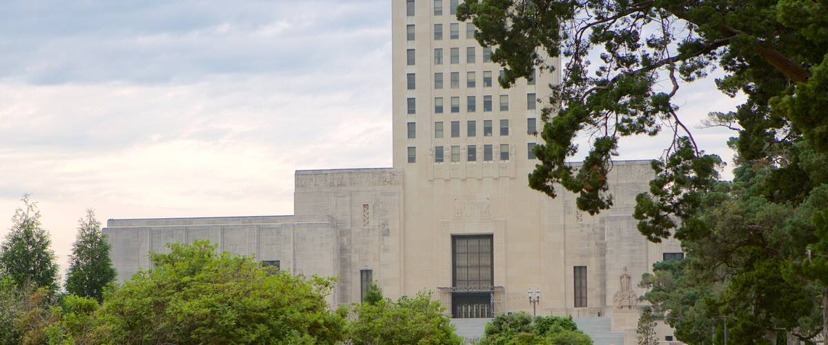 Louisiana State Capitol showing a garden and an administrative buidling