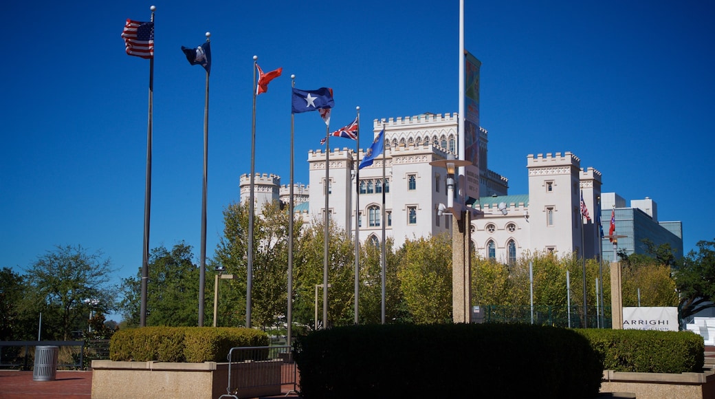 Old State Capitol which includes heritage architecture and an administrative buidling