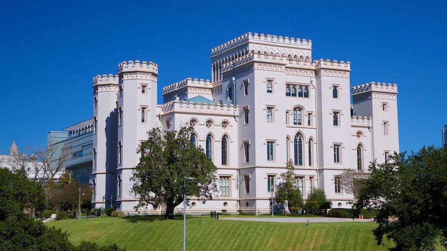 Old State Capitol og byder på en administrativ bygning og historiske bygningsværker