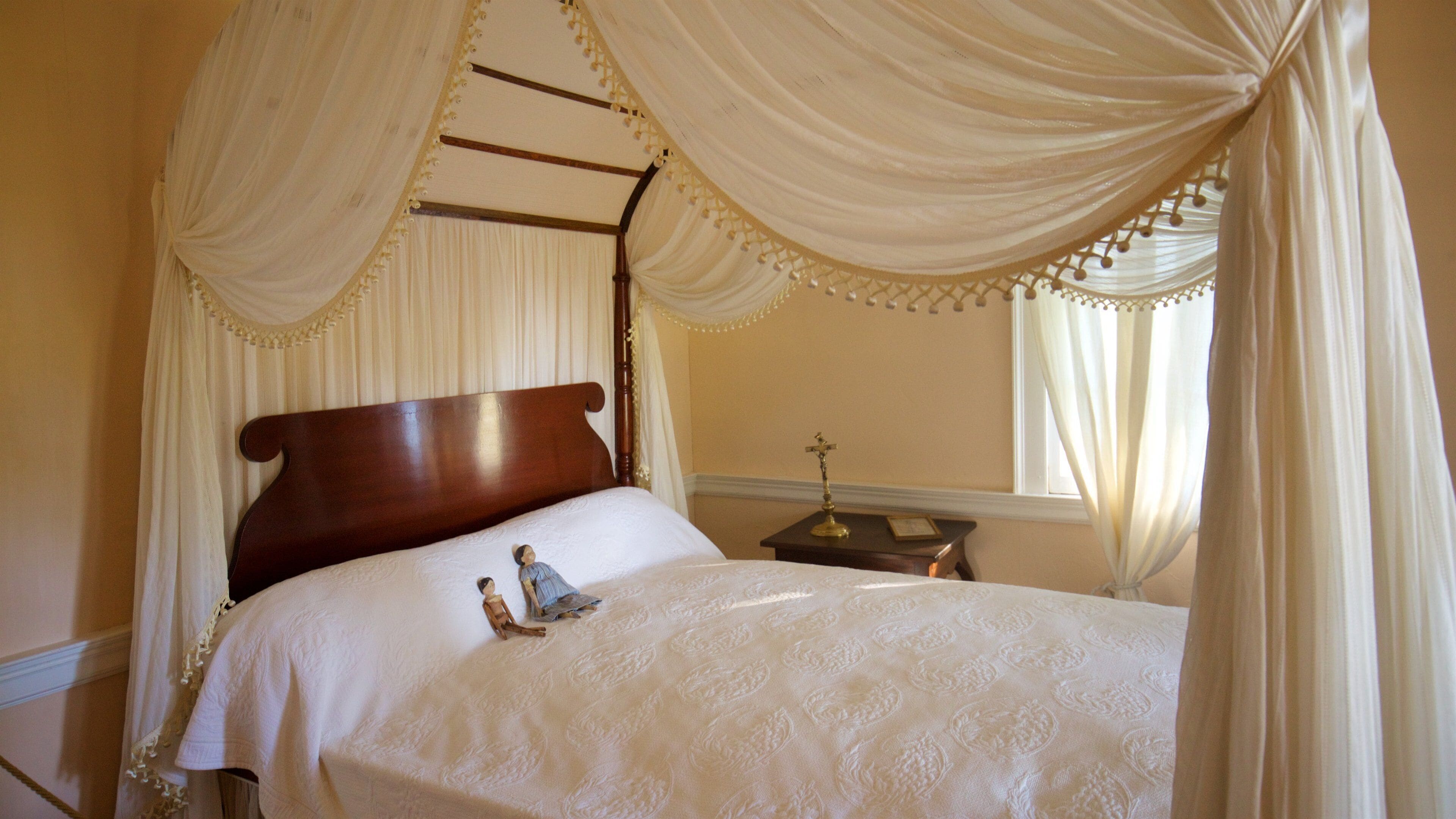 Magnolia Mound Plantation House which includes interior views and a house