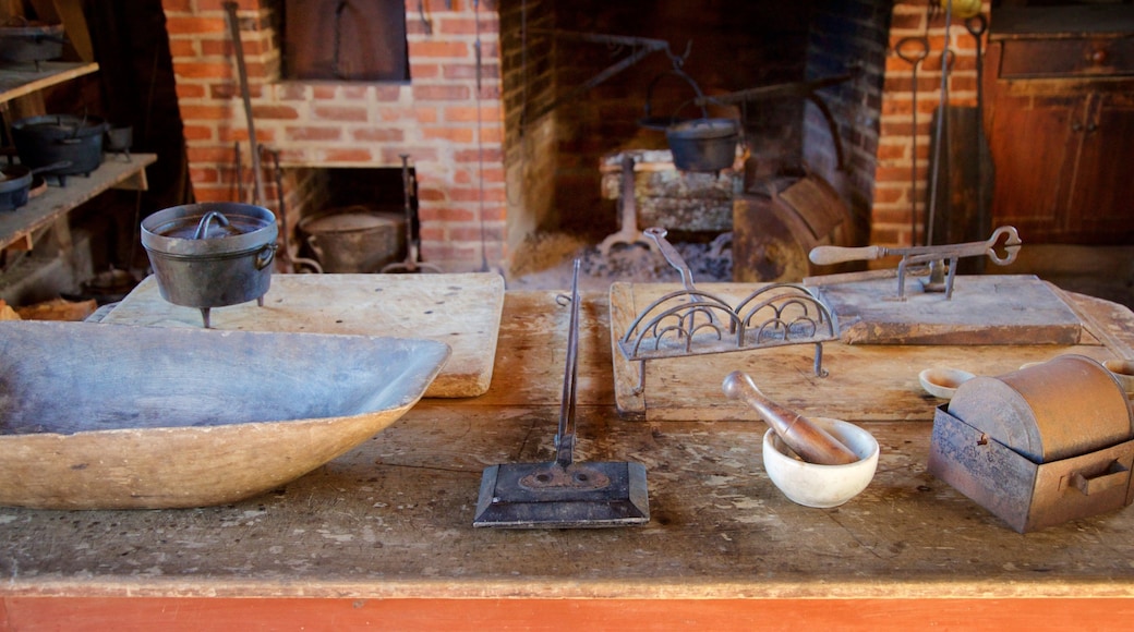 Magnolia Mound Plantation House which includes heritage elements