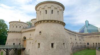 Fort Thungen which includes a castle, heritage architecture and heritage elements