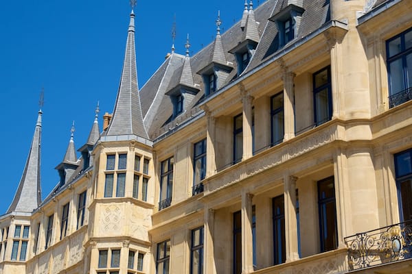 Großherzoglicher Palast mit einem historische Architektur, Geschichtliches und Palast oder Schloss