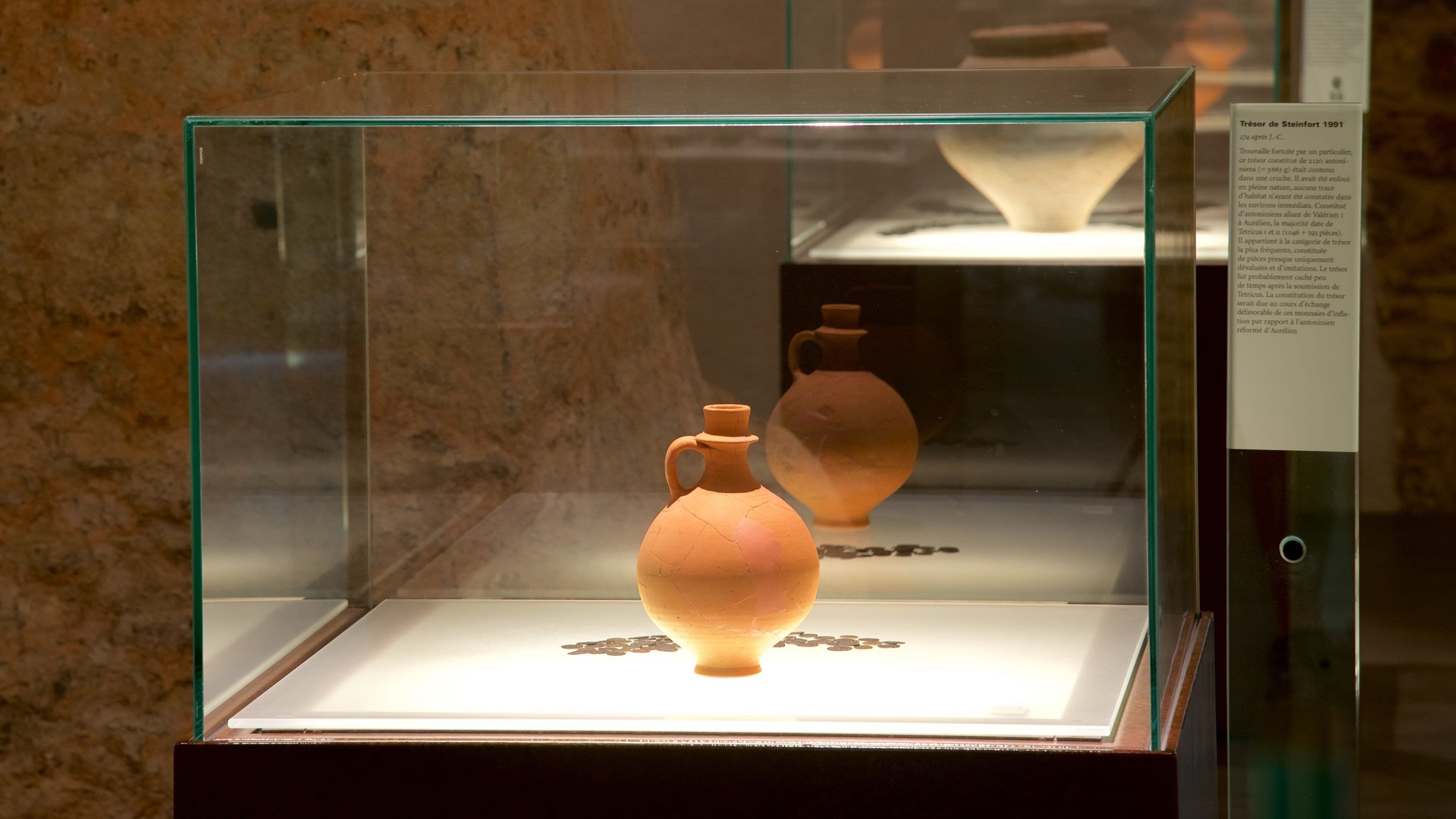 Musée national d\'histoire et d\'art mettant en vedette vues intérieures