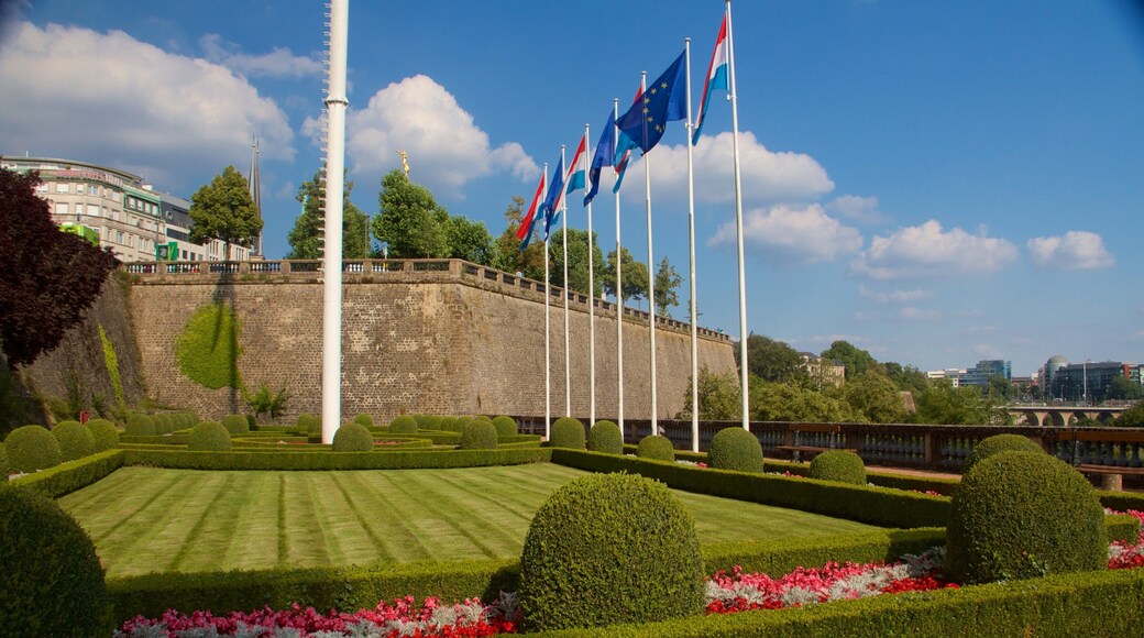 慰霊碑 フィーチャー 記念建造物 と 庭園
