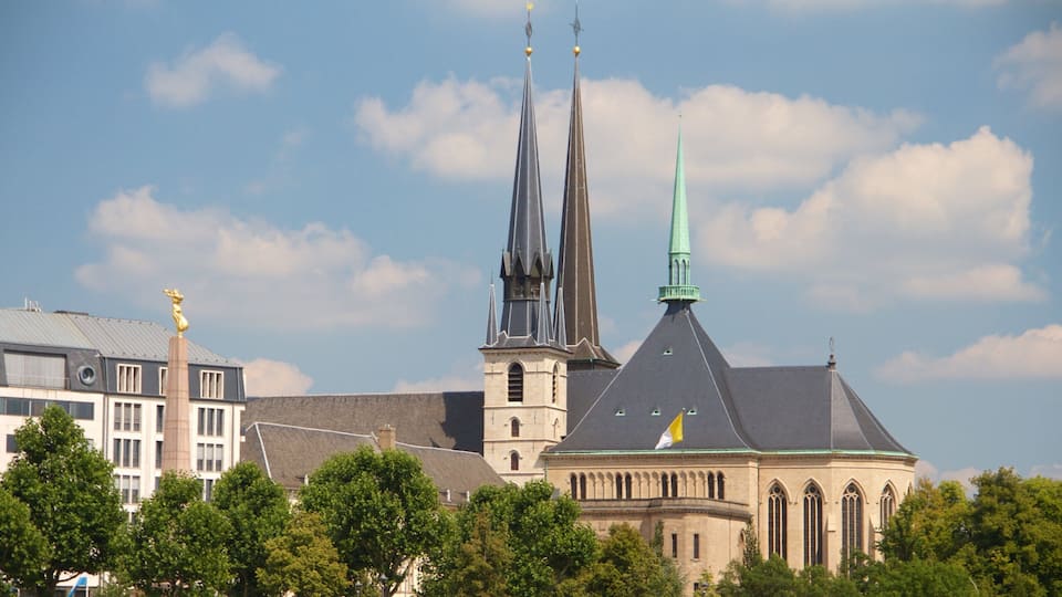 Adolphe Bridge showing a church or cathedral and heritage architecture