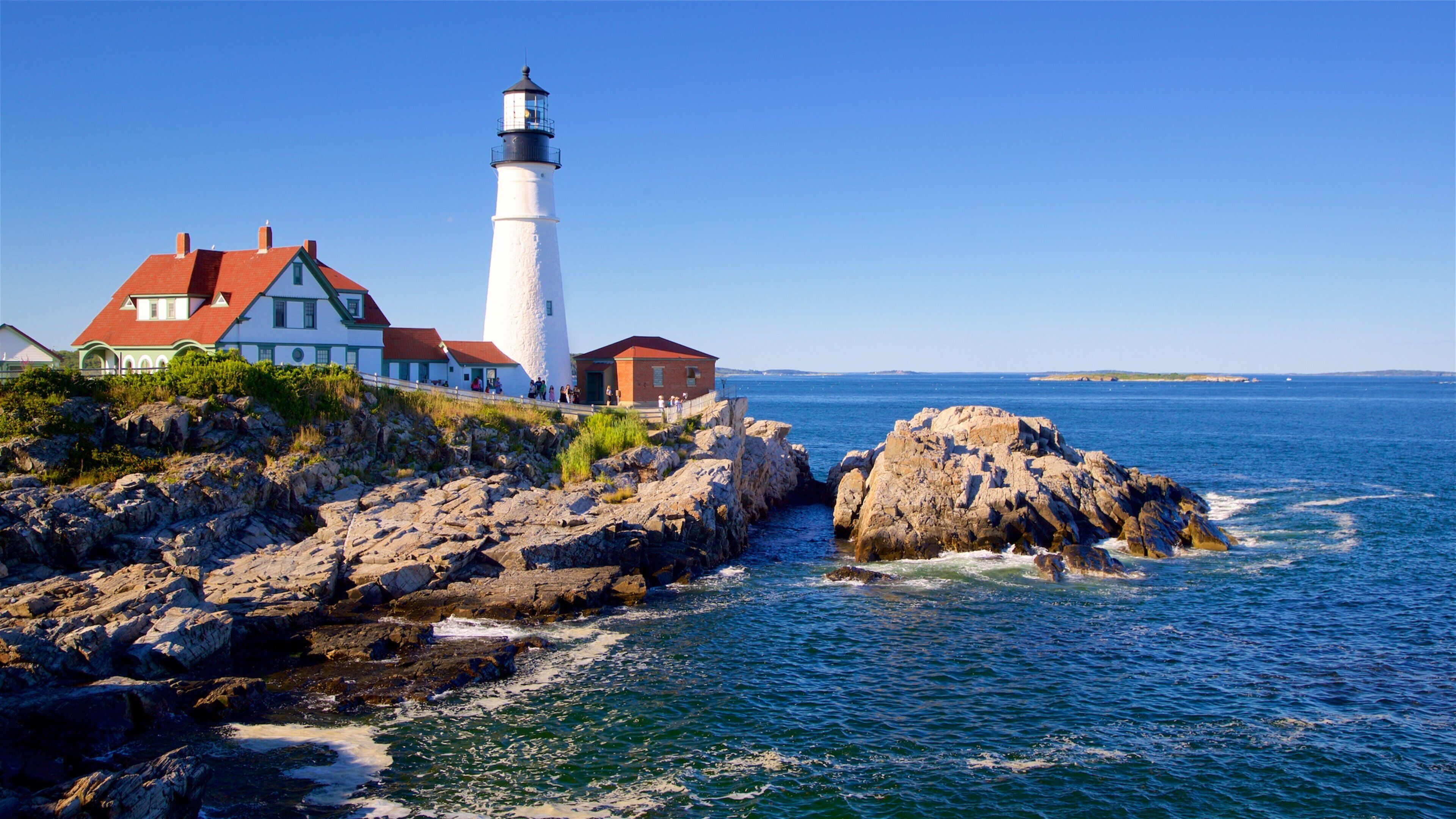 波特蘭燈塔 其中包括 多岩石的海岸線, 燈塔 和 綜覽海岸風景
