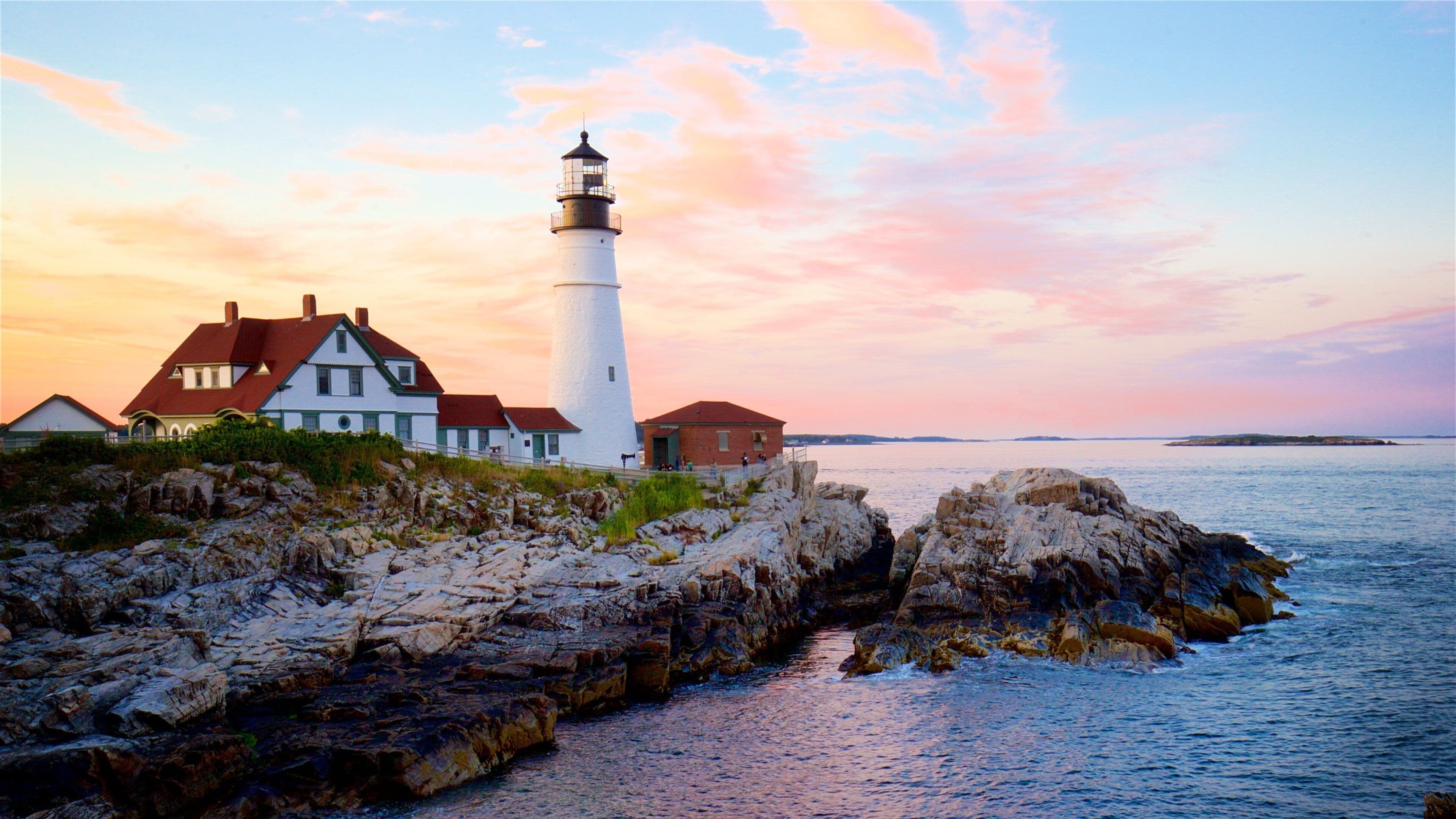 Phare de Portland Head qui includes vues littorales, phare et coucher de soleil