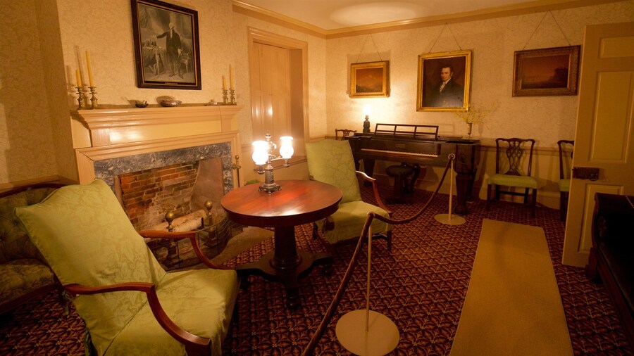 Wadsworth-Longfellow House which includes a house, heritage elements and interior views