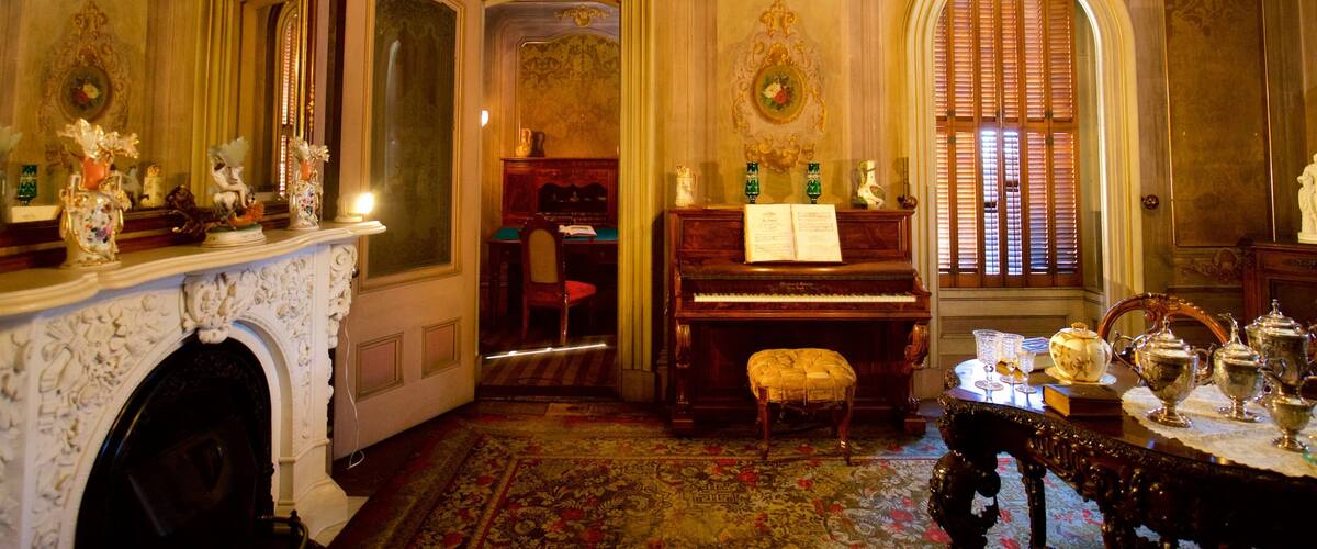 Victoria Mansion mostrando una casa, elementos del patrimonio y vistas interiores