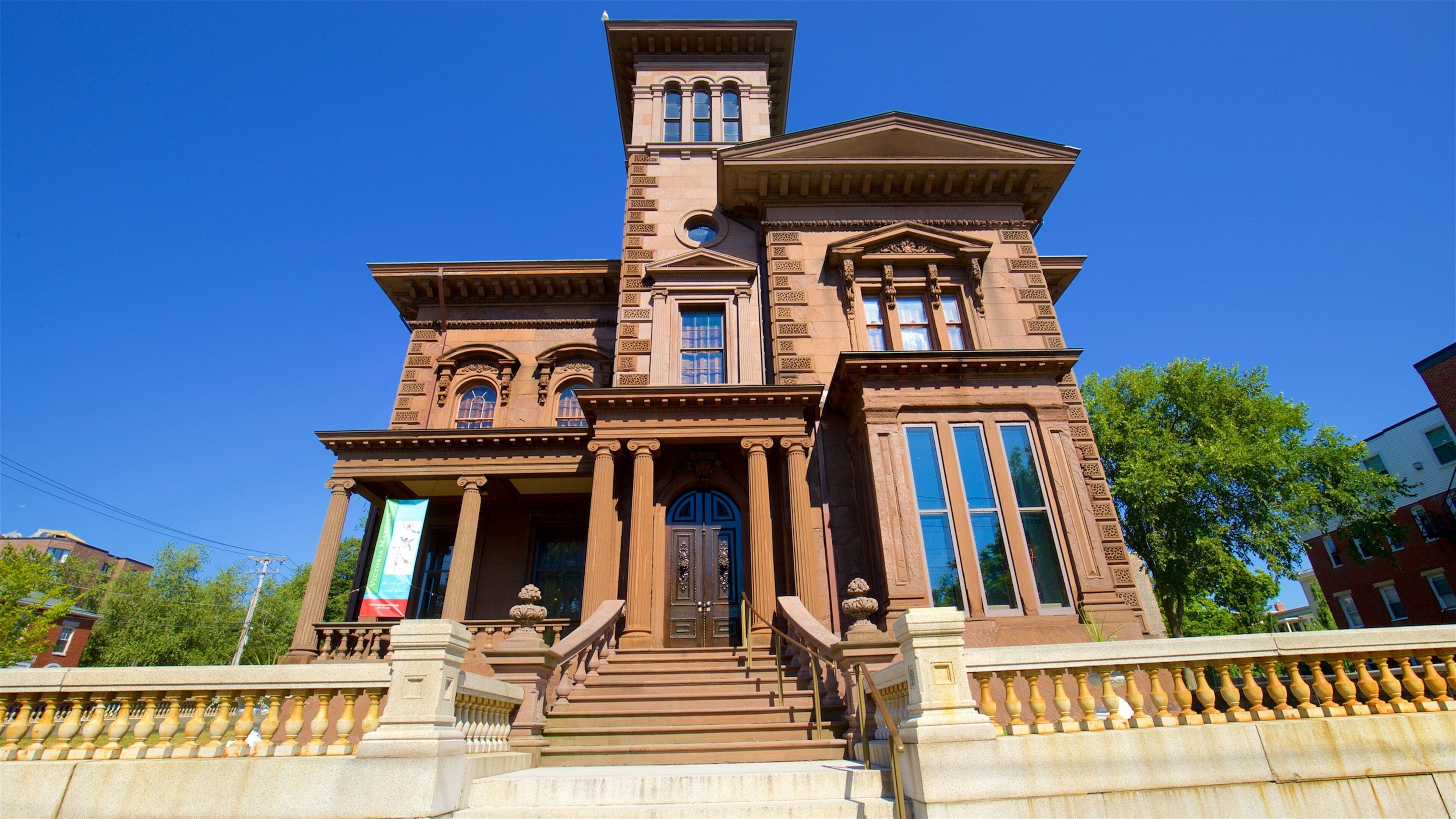 Victoria Mansion showing a house