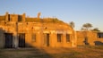 Fort Preble bevat historische architectuur en een zonsondergang