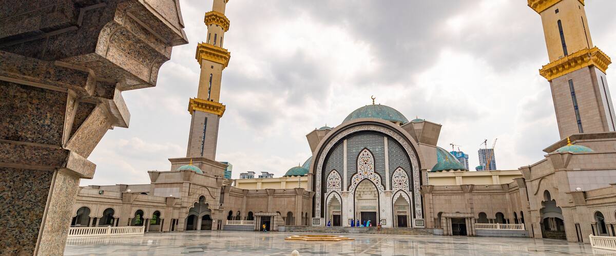 Federal Territory Mosque which includes heritage architecture, a square or plaza and a mosque