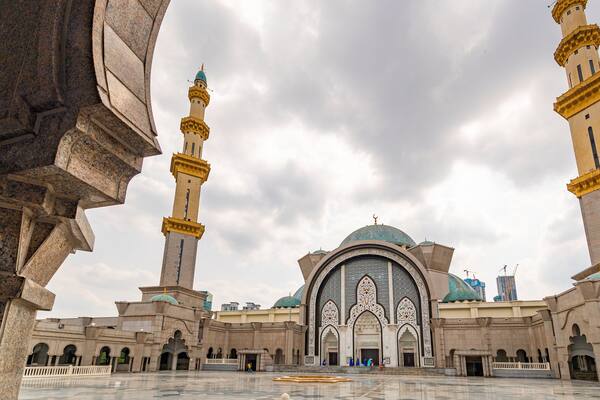 Federal Territory Mosque which includes heritage architecture, a square or plaza and a mosque