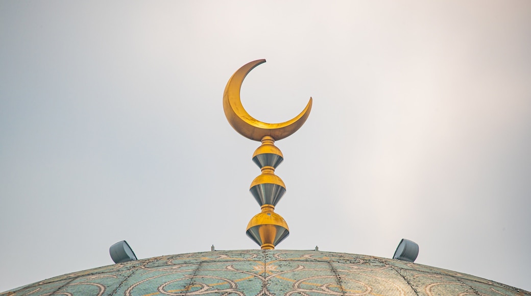 Federal Territory Mosque which includes a mosque