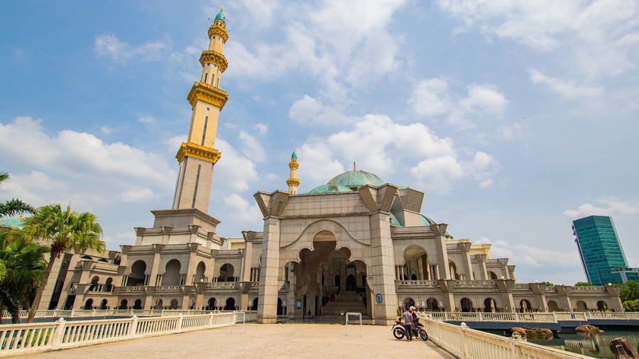 Federal Territory Mosque showing heritage architecture