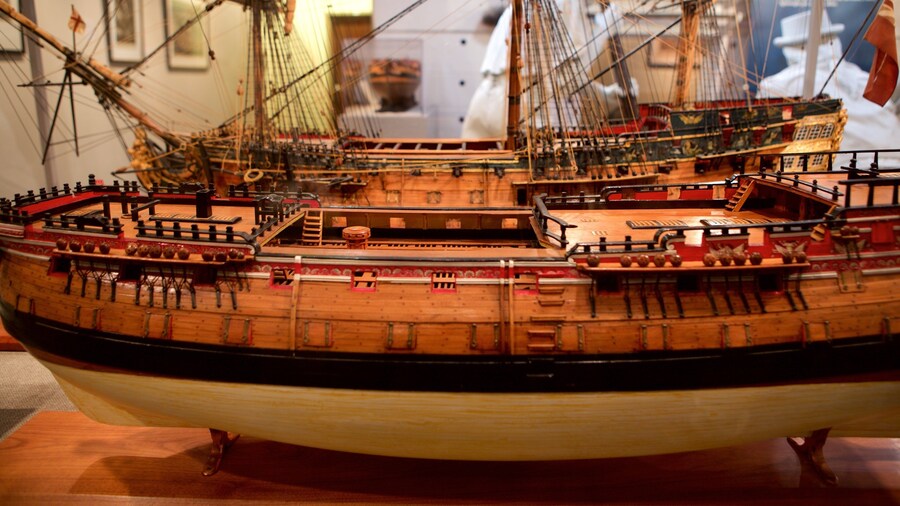 U.S. Naval Academy mostrando vistas interiores y artículos militares