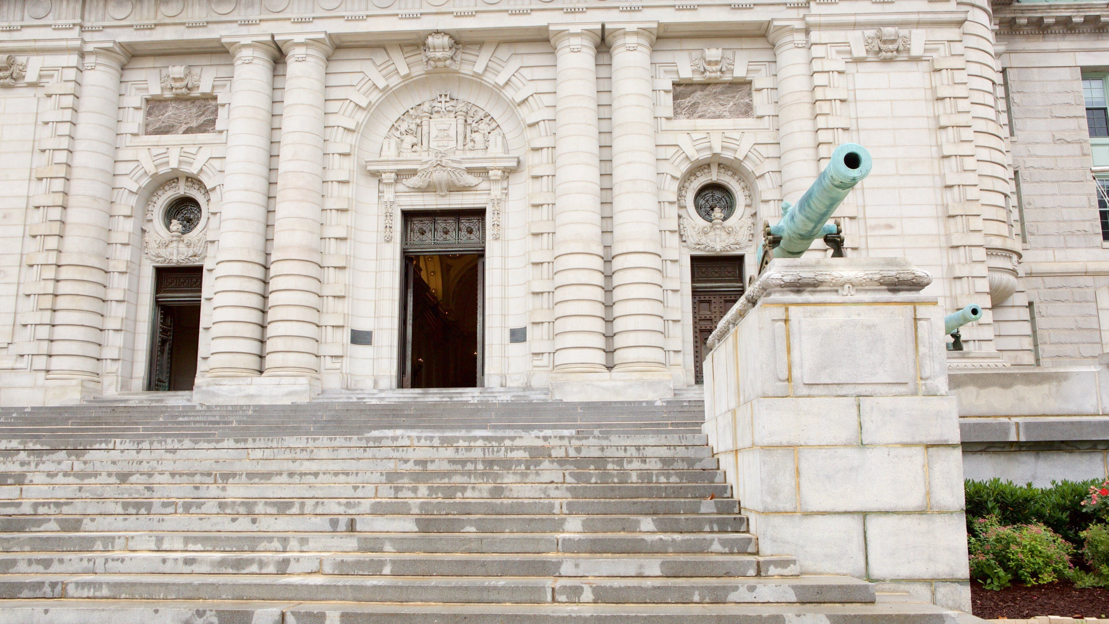 美國海軍官校 其中包括 歷史建築 和 軍事收藏品