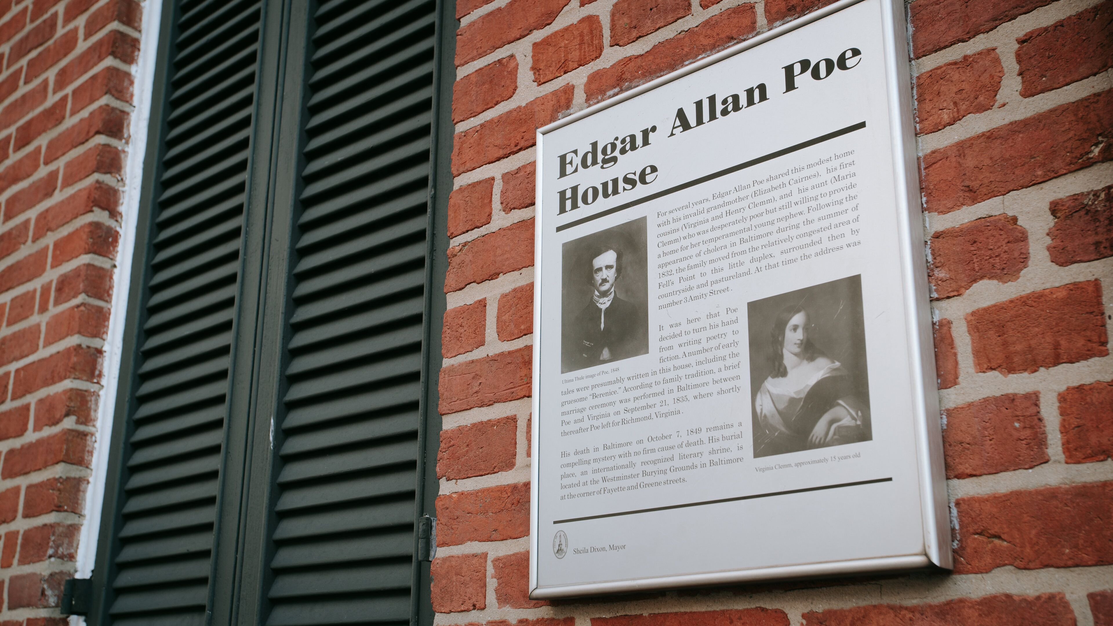Edgar Allan Poe Museum and House showing signage