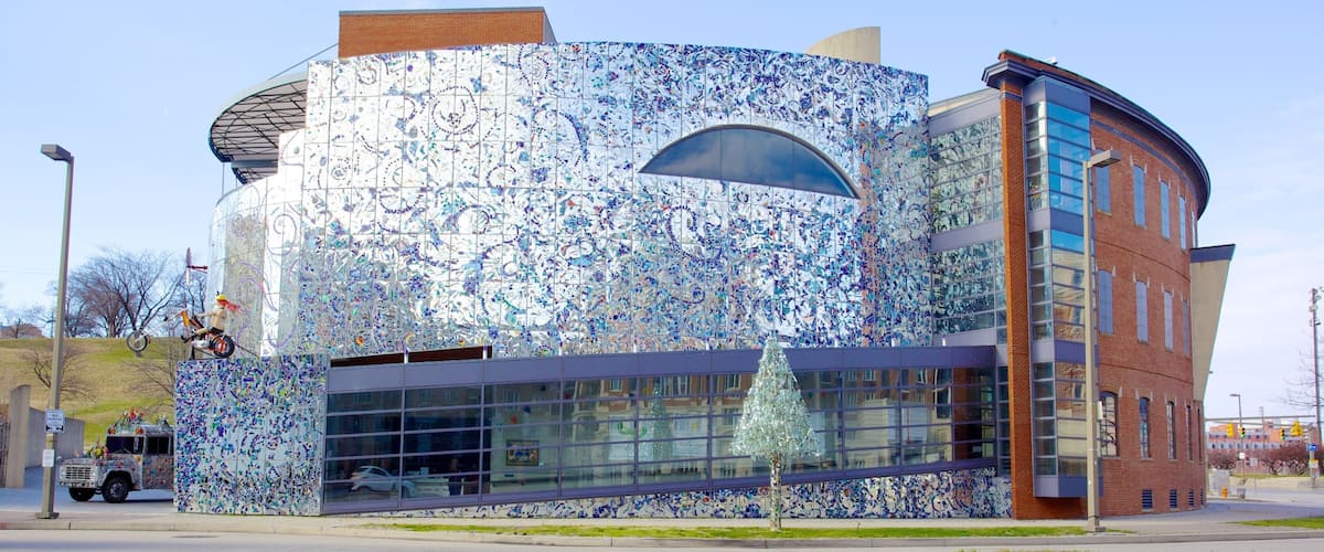 American Visionary Art Museum som viser en by og kunst