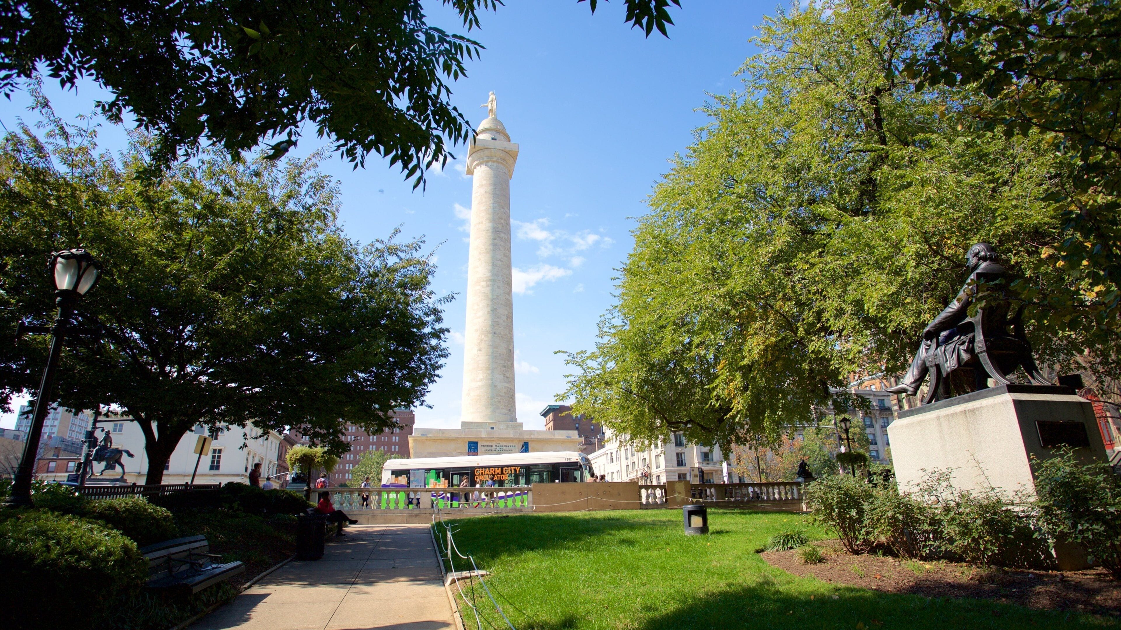 Washington Monument showing a park