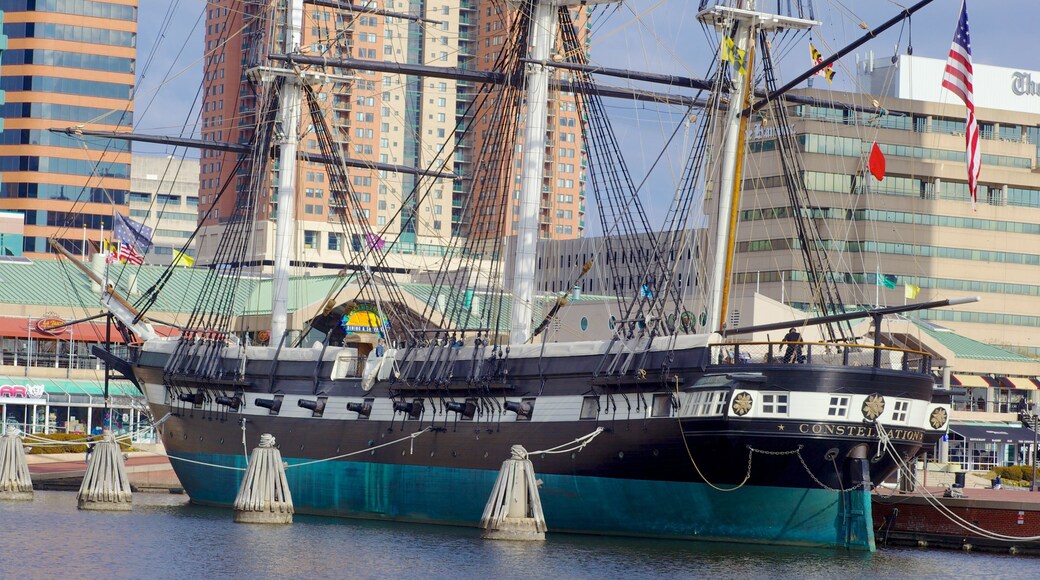 USS 컨스텔레이션 이 포함 마리나, 항구 또는 항만 과 세일링