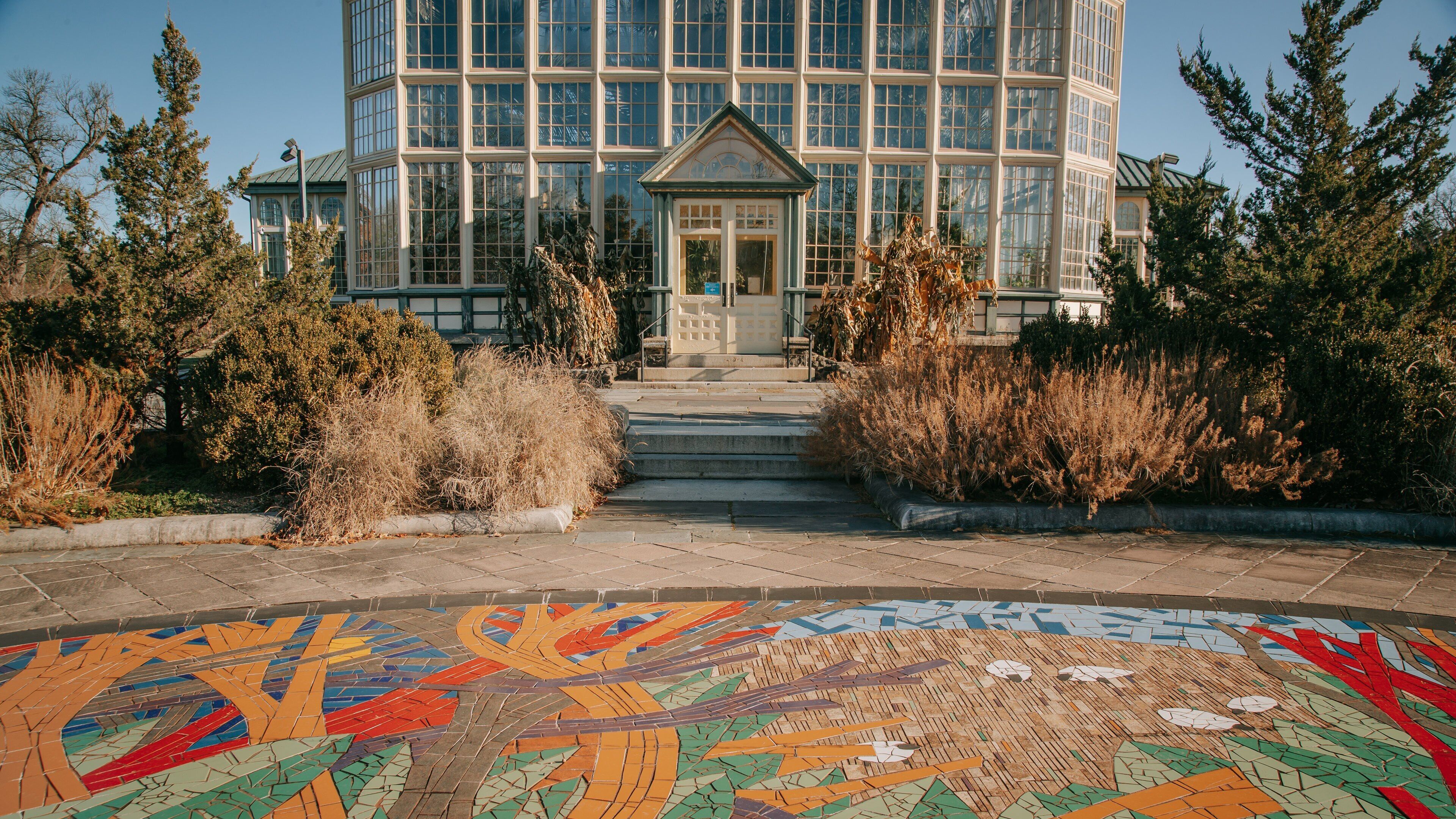 Baltimore Conservatory featuring a park and heritage elements