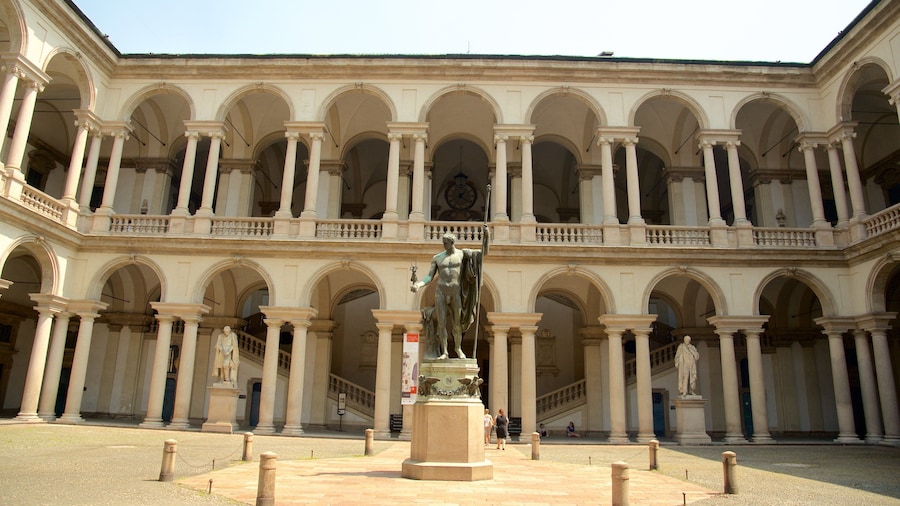 Pinacoteca di Brera montrant statue ou sculpture et patrimoine architectural