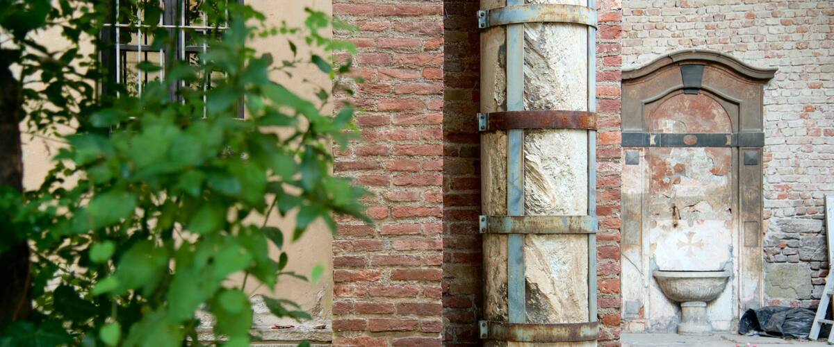 Chiesa di San Maurizio showing flowers and heritage elements