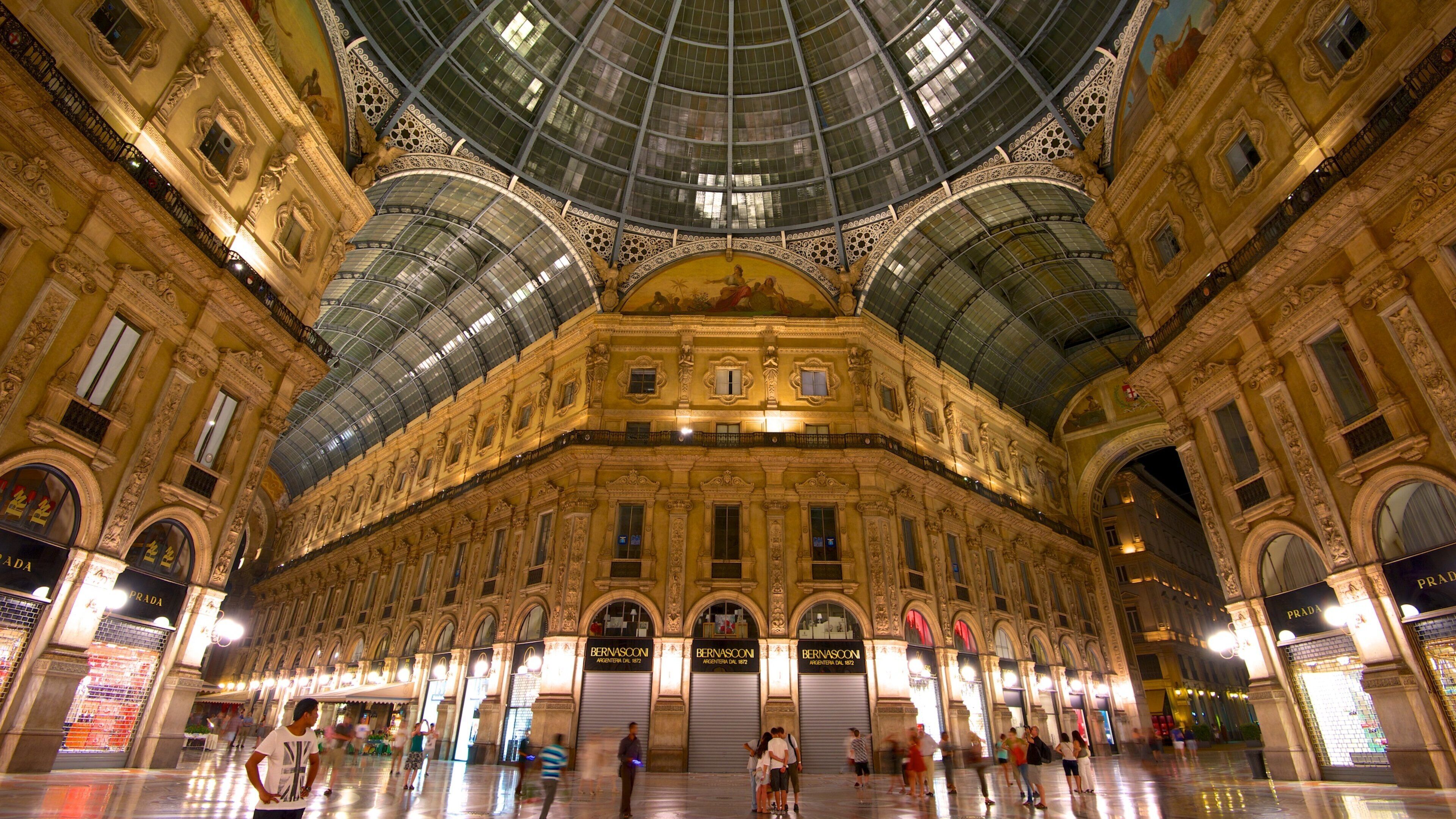 Galleria Vittorio Emanuele II which includes heritage architecture, interior views and shopping