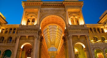 Phòng triển lãm Vittorio Emanuele II trong đó bao gồm lâu đài, cảnh đêm và kiến trúc di sản