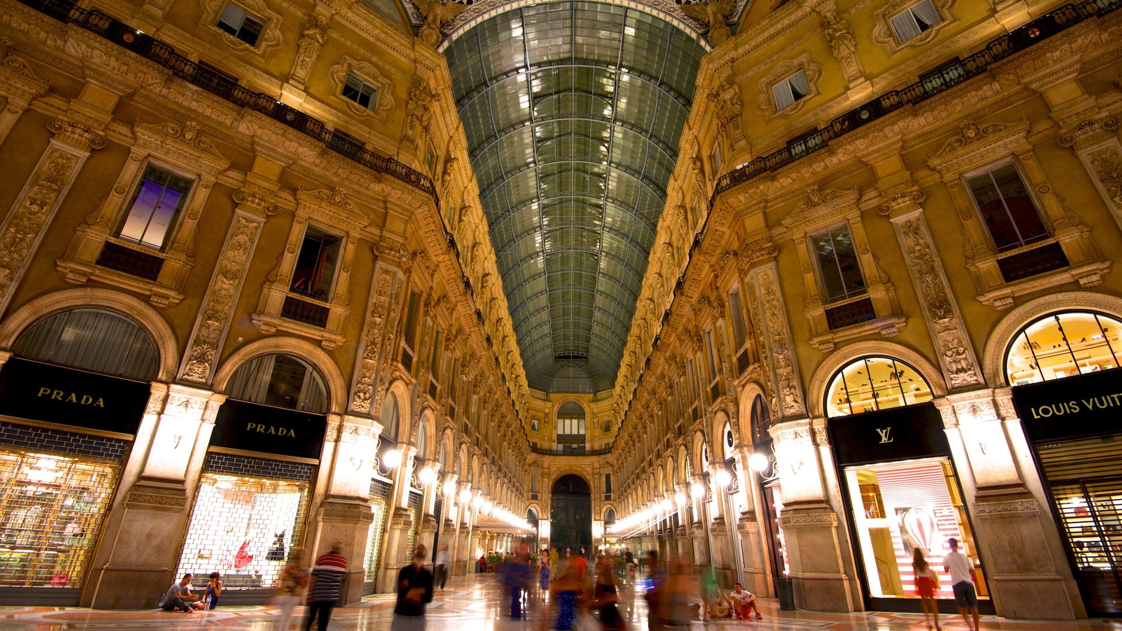 Galleria Vittorio Emanuele II which includes shopping, nightlife and heritage architecture