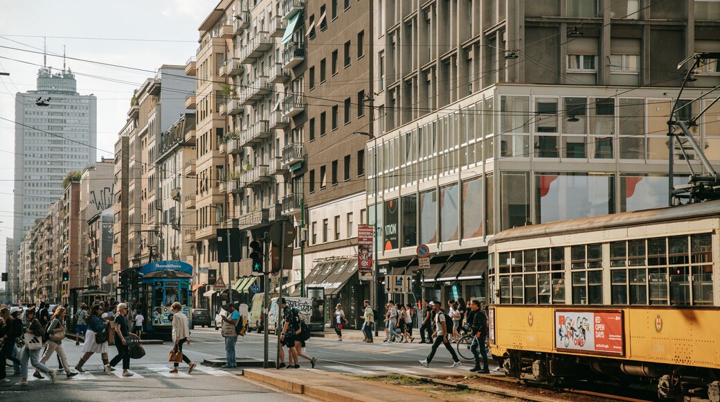 Porta Venezia showing street scenes and a city