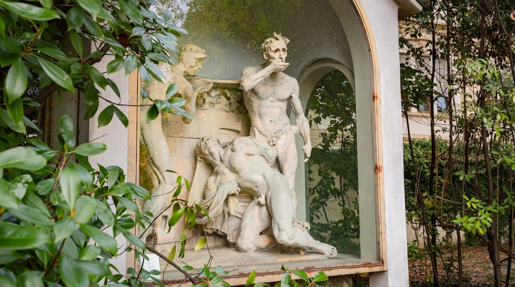 Villa Reale featuring a statue or sculpture