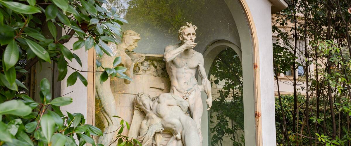 Villa Reale featuring a statue or sculpture