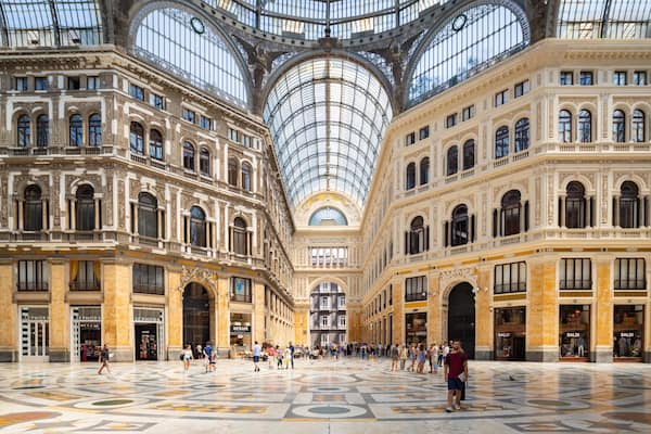 Galleria Umberto I showing a square or plaza, heritage elements and interior views