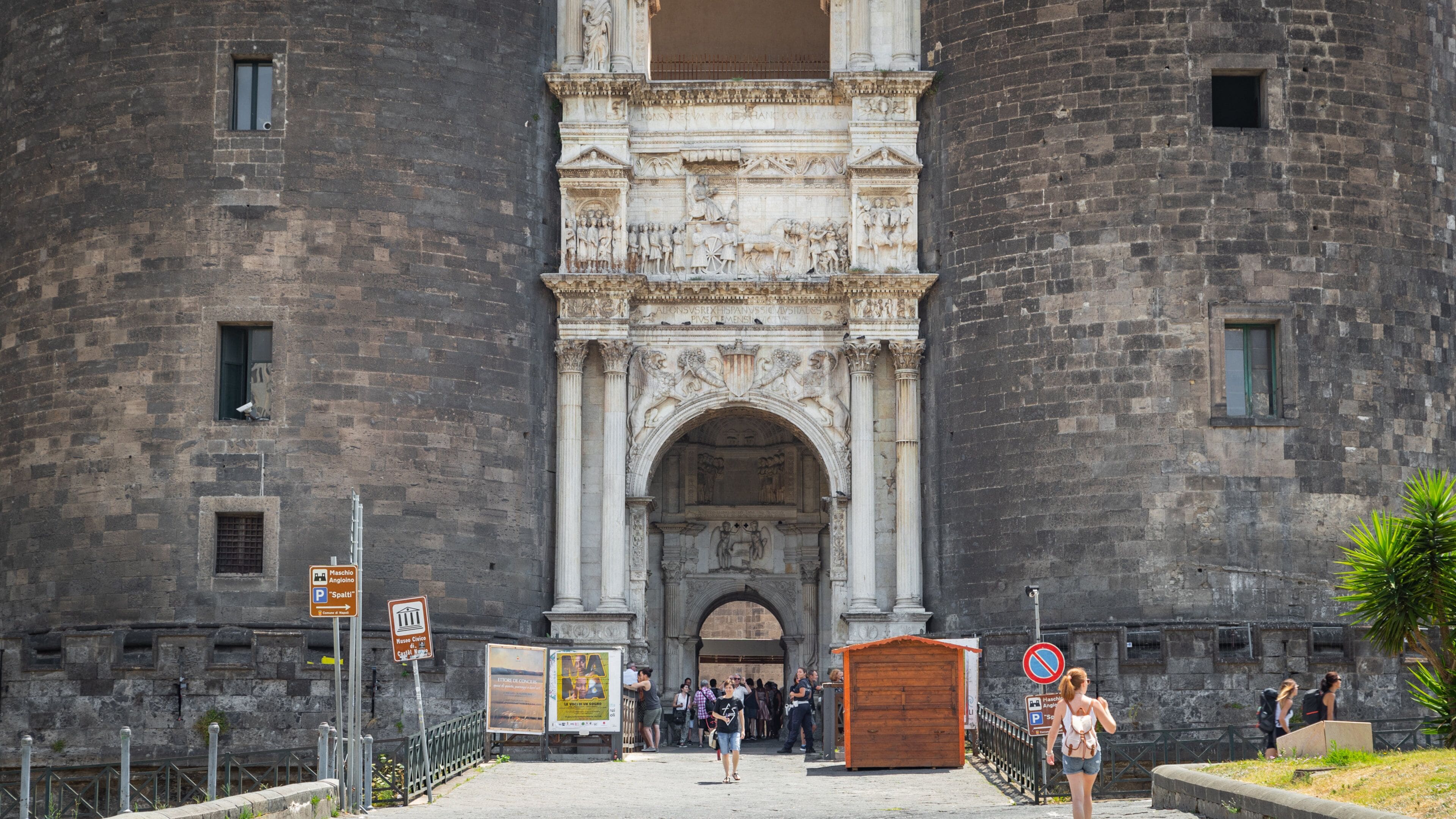 Castel Nuovo showing heritage elements