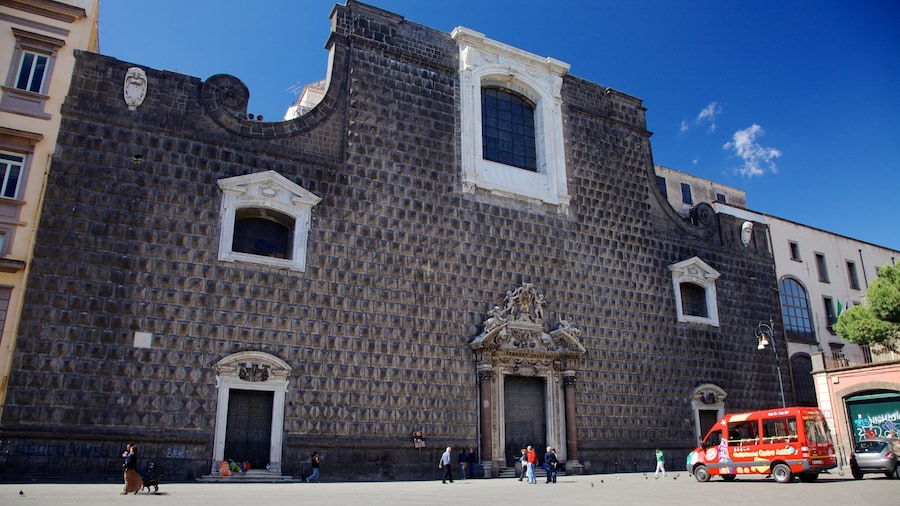 Piazza del Municipio toont straten