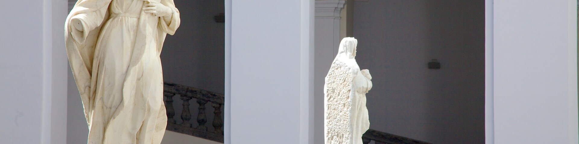 Piazza San Domenico Maggiore featuring a statue or sculpture and religious aspects