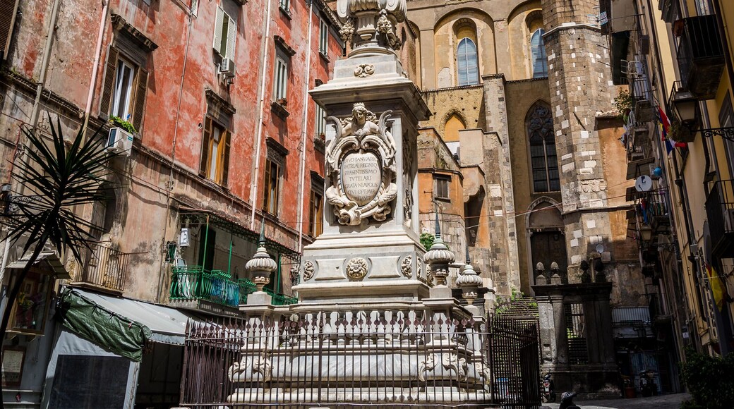 P8FYWW Piazza Cardinale Sisto Riario Sforza, Naples, Italy