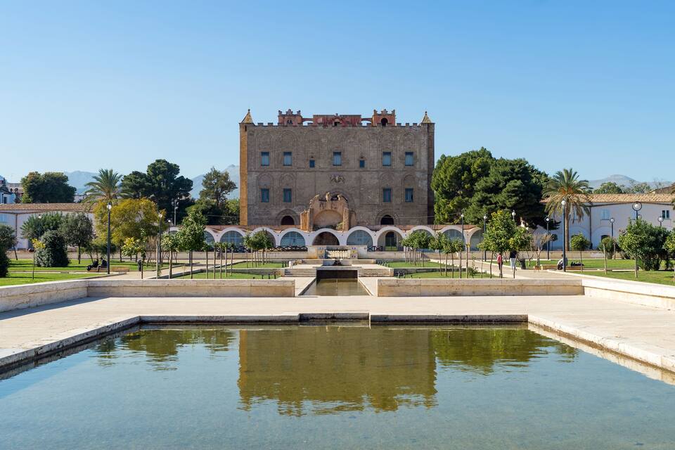 A historic building with a central courtyard and a fountain.