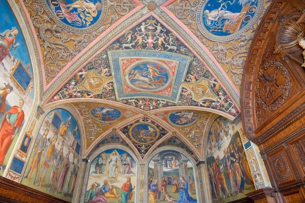 Perugia featuring religious aspects, interior views and art