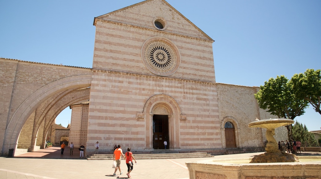 Basilique Sainte-Claire montrant fontaine, église ou cathédrale et patrimoine architectural