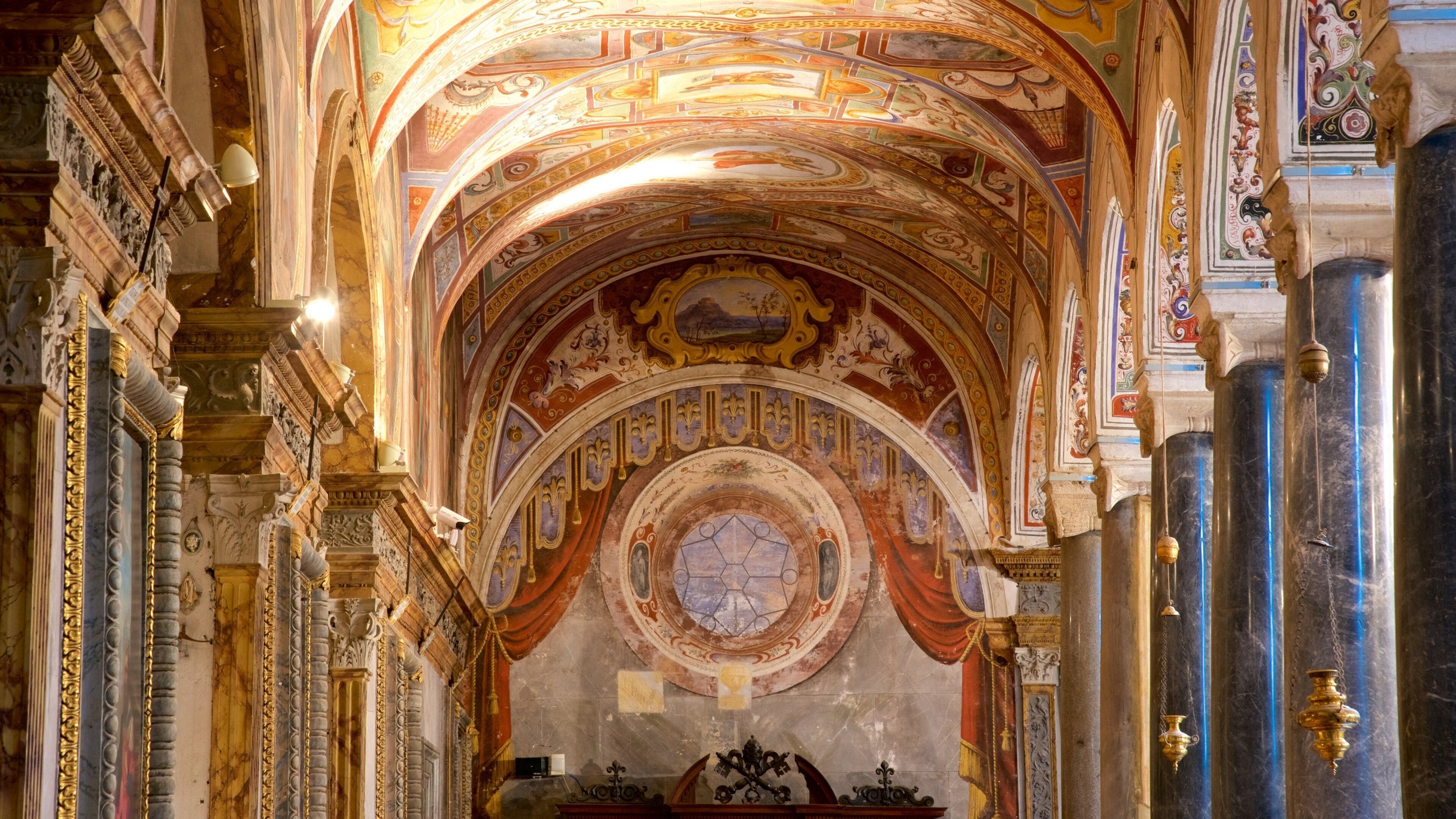 Basilica San Pietro mostrando arte, elementos religiosos y arquitectura patrimonial