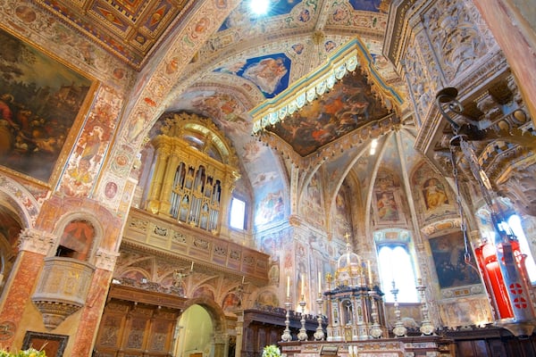 Basilica San Pietro showing interior views, heritage architecture and religious elements