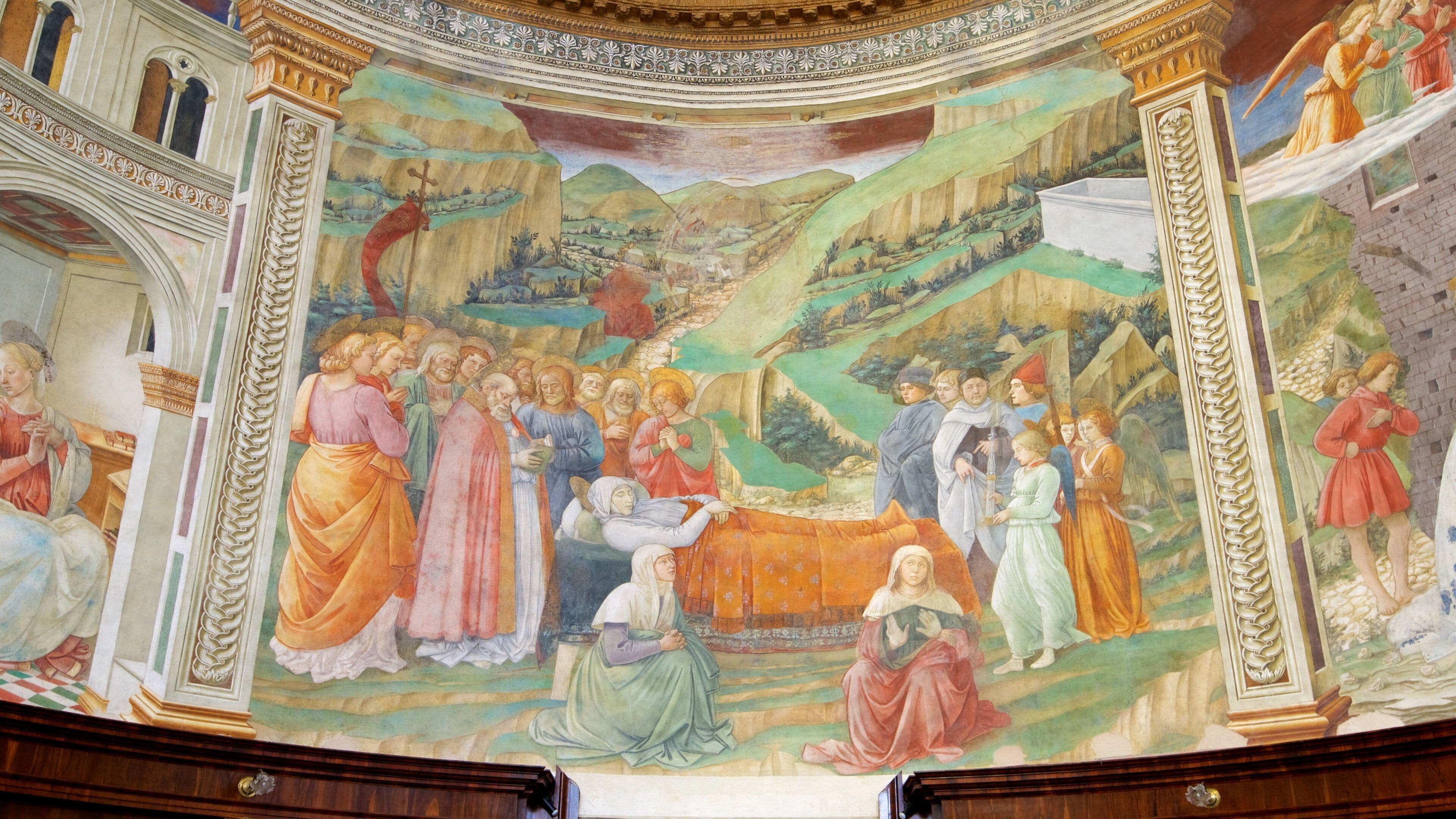 산 마리아 아순타 성당 을 보여주는 예술, 종교적 요소 과 실내 전경