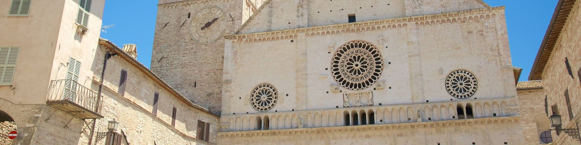 Cathédrale San Rufino montrant patrimoine architectural, éléments religieux et église ou cathédrale