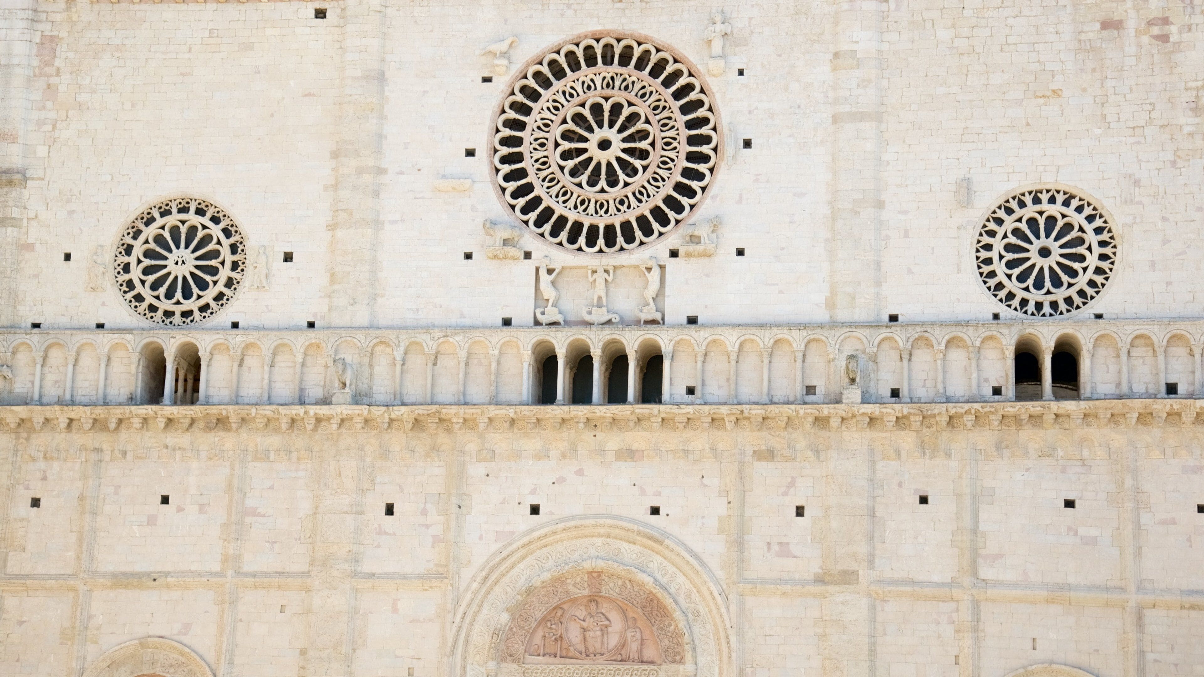 San Rufino Katedral som omfatter en kirke eller en katedral